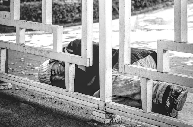 Raccolta indumenti per i senza dimora a Milano 2025