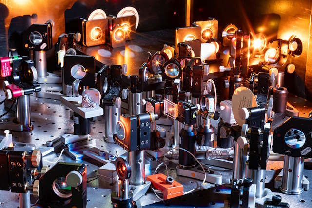 prospettive interazione luce–materia