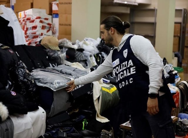 Polizia ocale contro la contraffazione