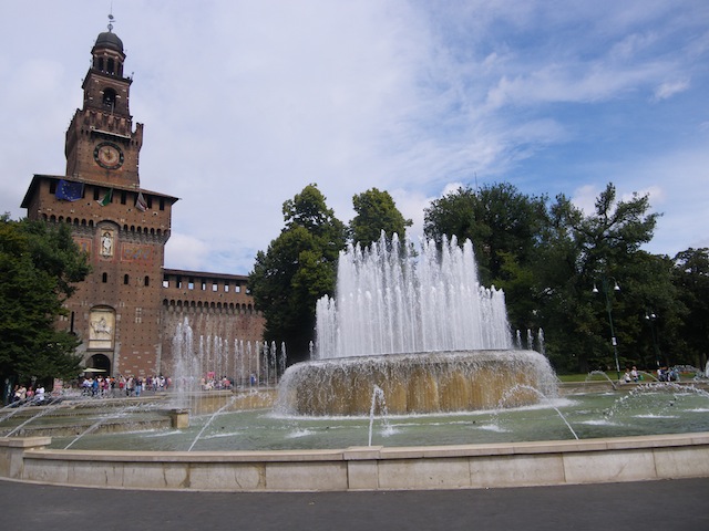 Piazza_Castello_fontana